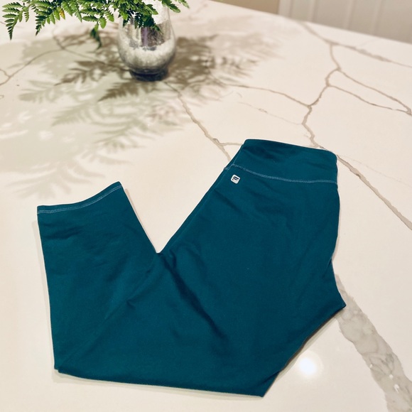 Fabletics Pants - Fabletics spandex capris-small (fit like a medium)